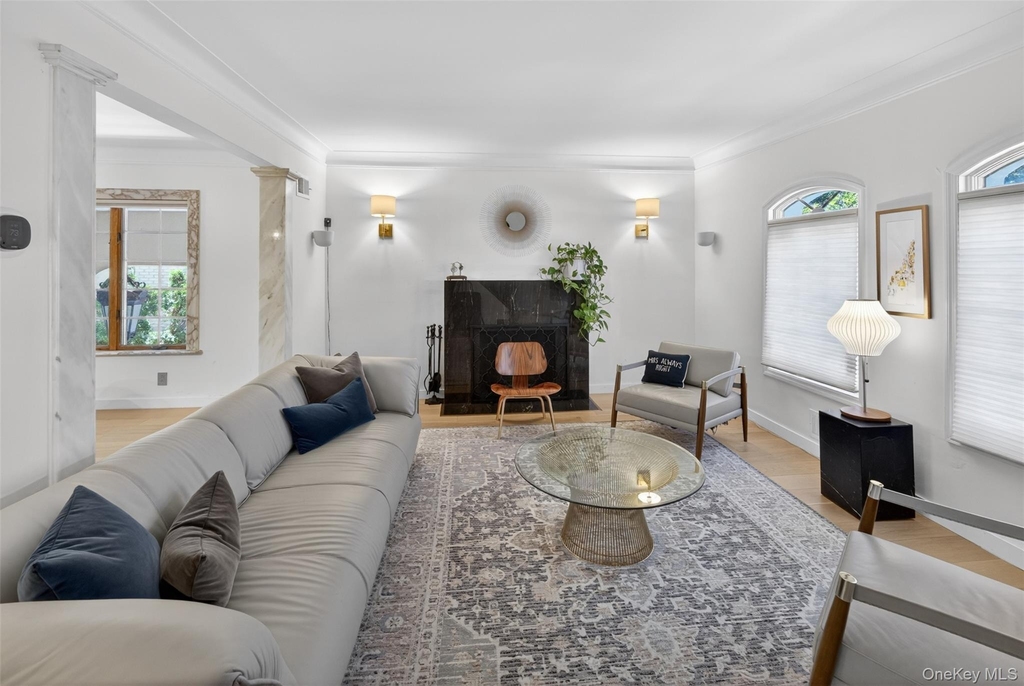 1425 Burton Street - Photo 3