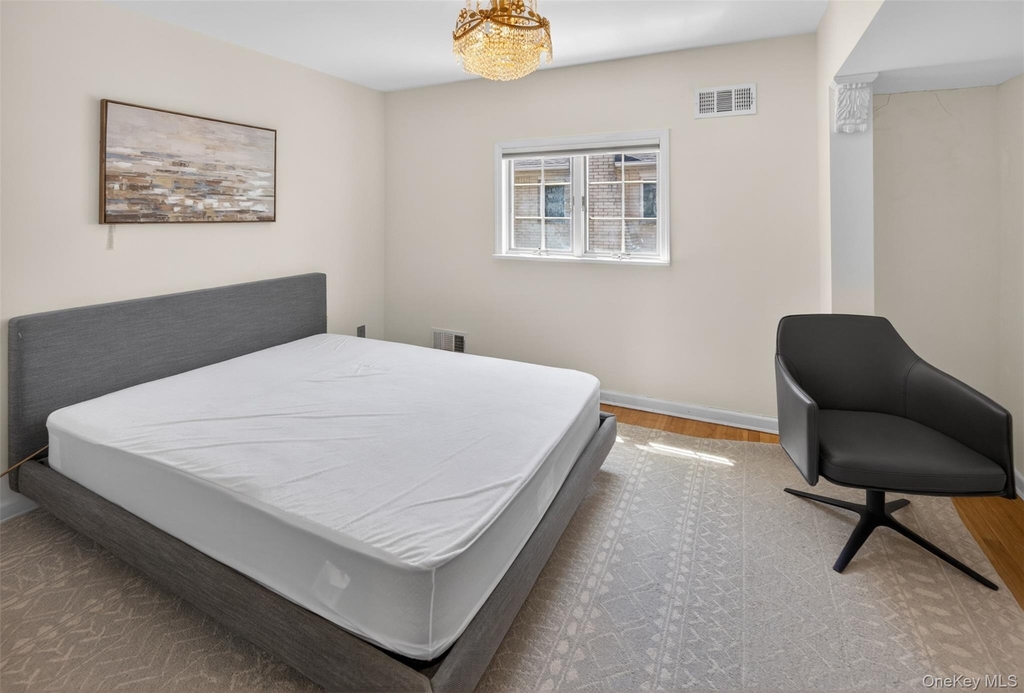 1425 Burton Street - Photo 16