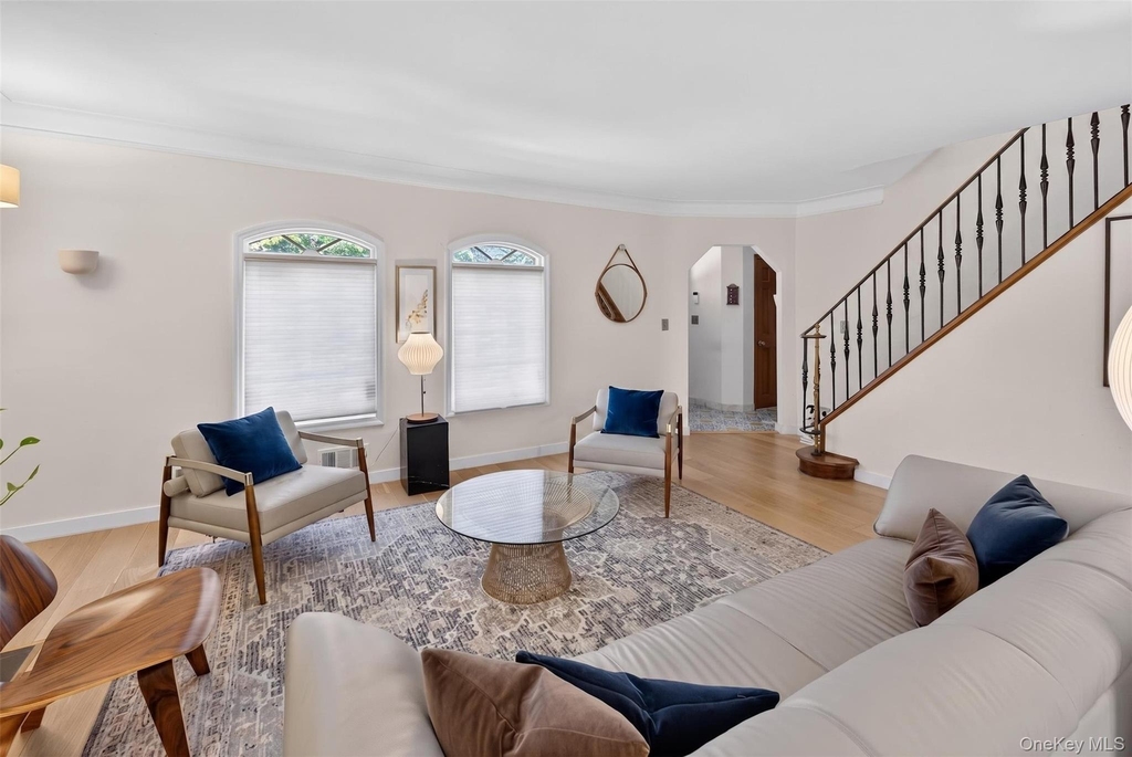 1425 Burton Street - Photo 2