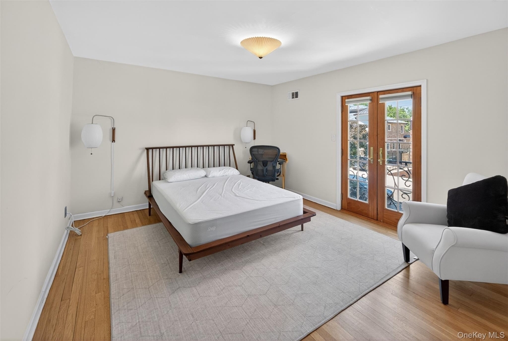 1425 Burton Street - Photo 18