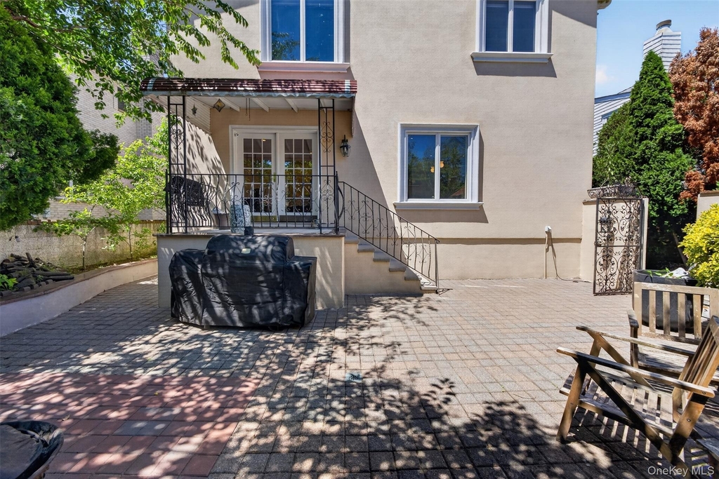 1425 Burton Street - Photo 26