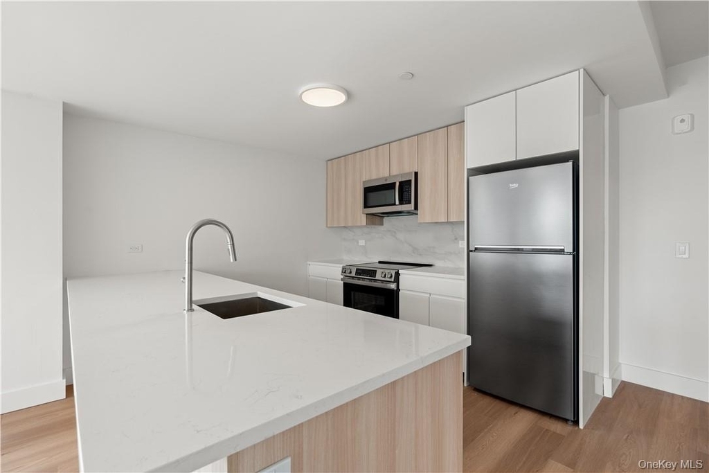 1 Lyon Place - Photo 3