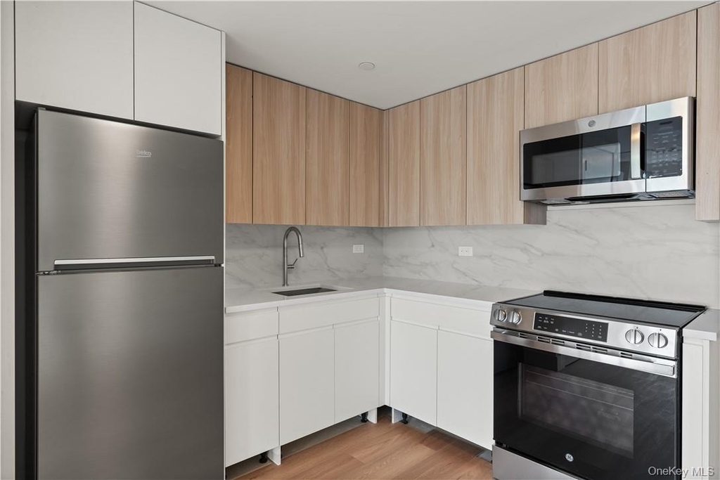 1 Lyon Place - Photo 5