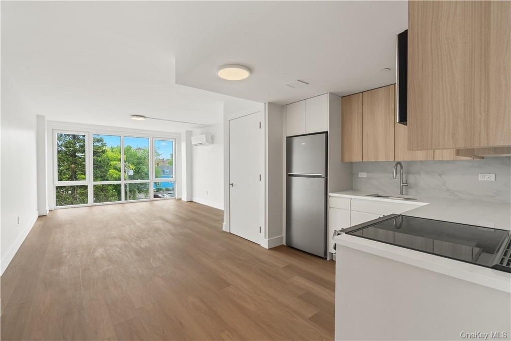1 Lyon Place - Photo 2