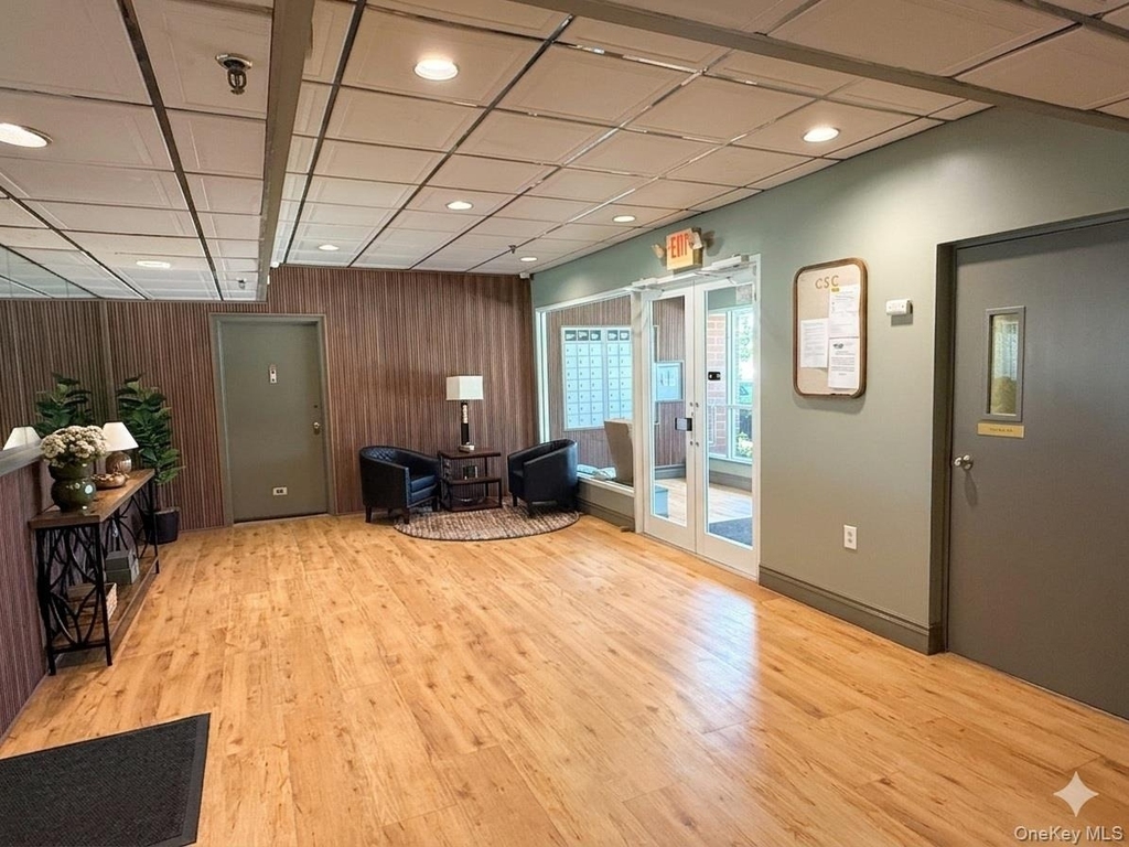205 Mineola Boulevard - Photo 4