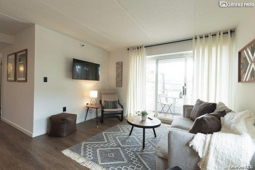 205 Mineola Boulevard - Photo 12