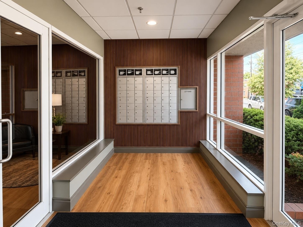 205 Mineola Boulevard - Photo 2