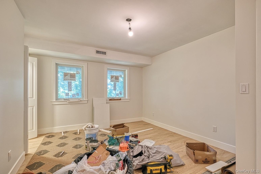 306 Clinton Avenue - Photo 3