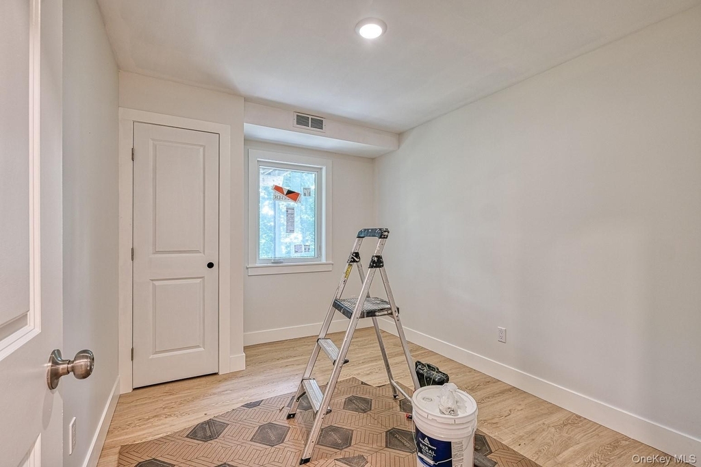306 Clinton Avenue - Photo 4