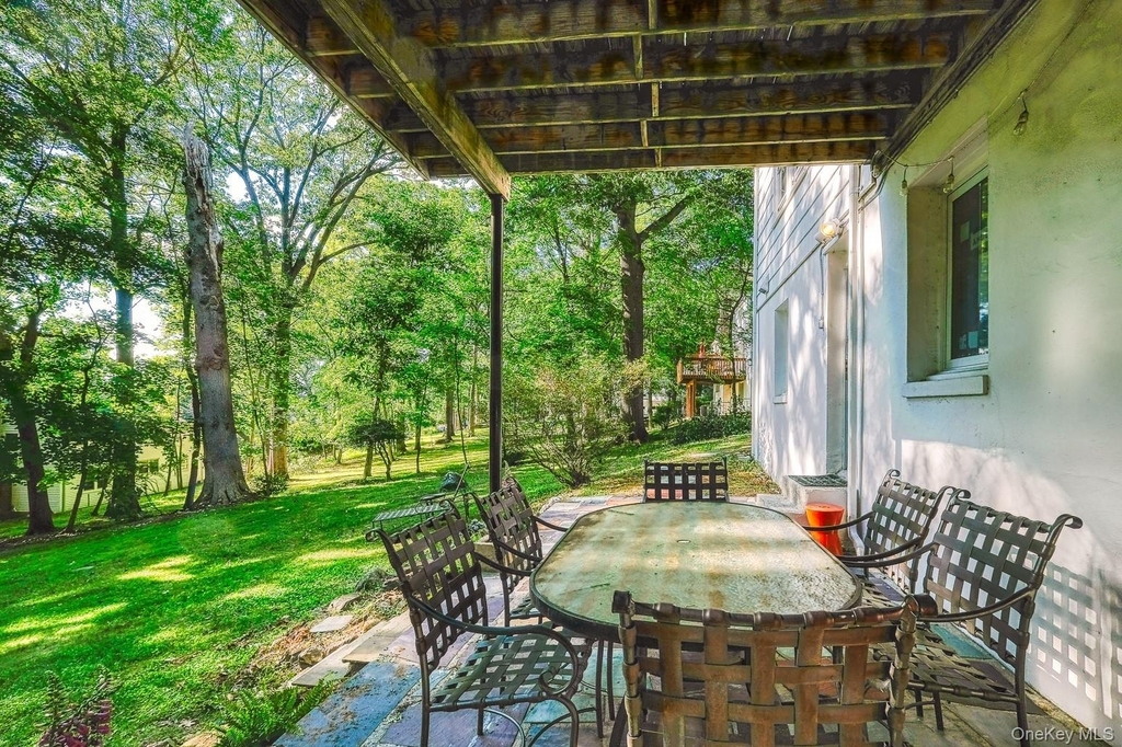 306 Clinton Avenue - Photo 10