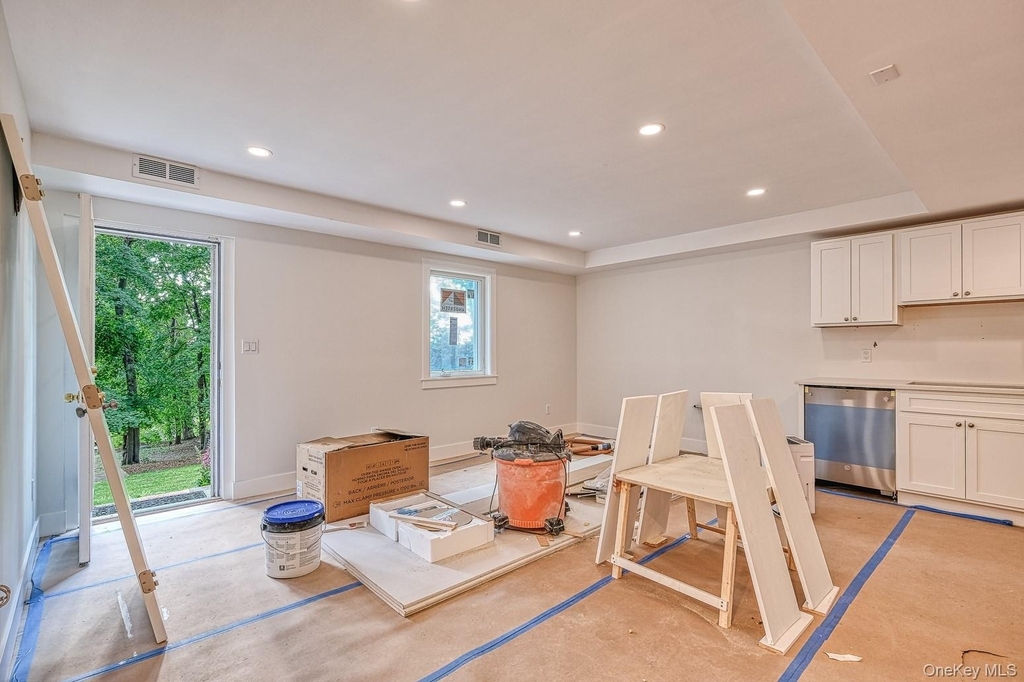 306 Clinton Avenue - Photo 8