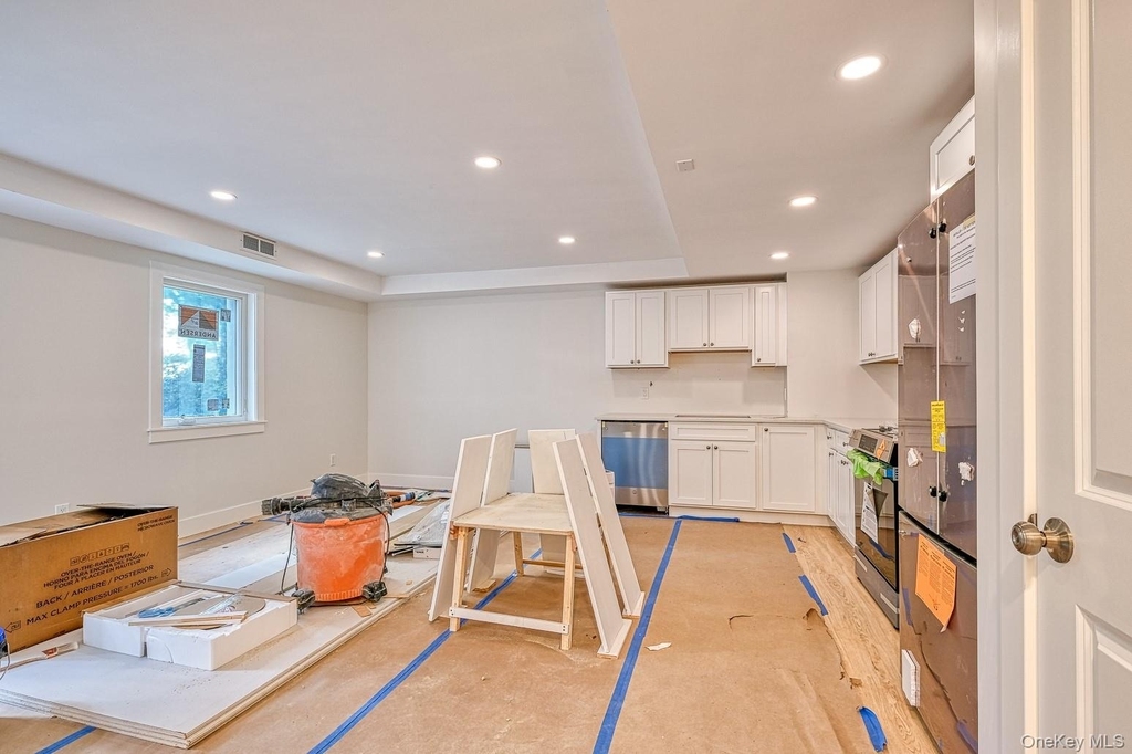 306 Clinton Avenue - Photo 7