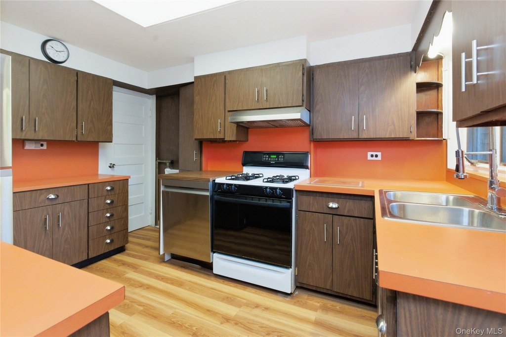 82 Quinby Avenue - Photo 9