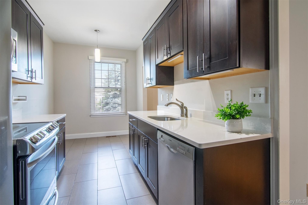 152 Broadway - Photo 14