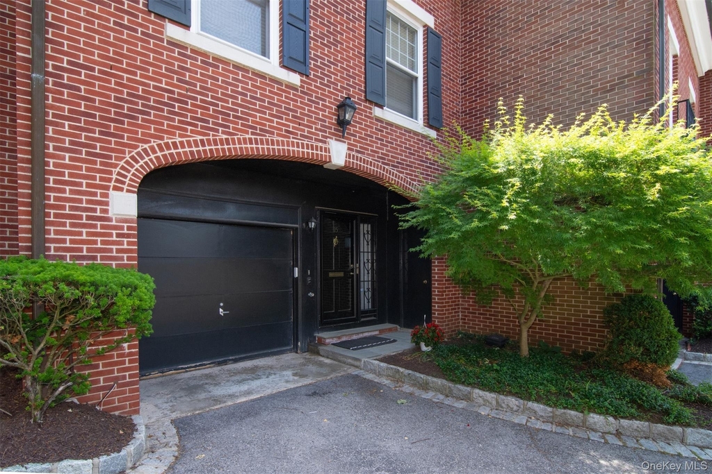 152 Broadway - Photo 2