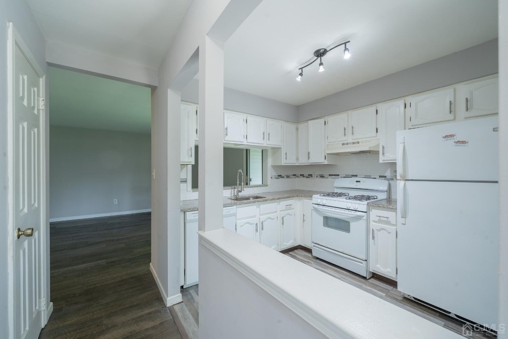 1612 Woodbridge Commons Way - Photo 2