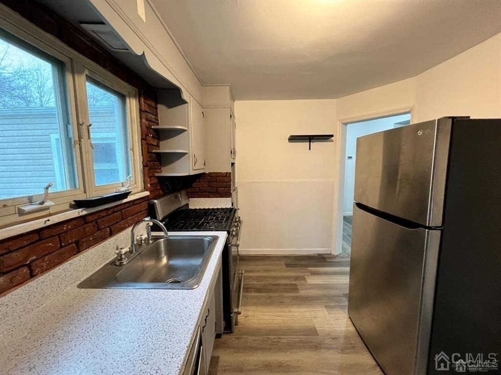 13 Sheridan Avenue - Photo 5