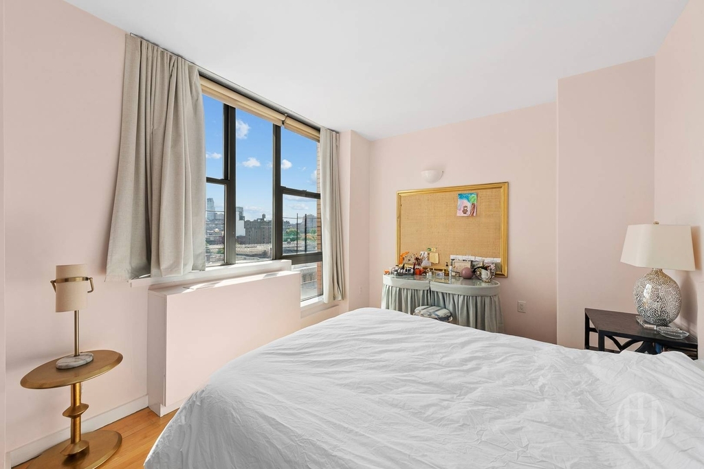 352 Cathedral Parkway - Photo 3
