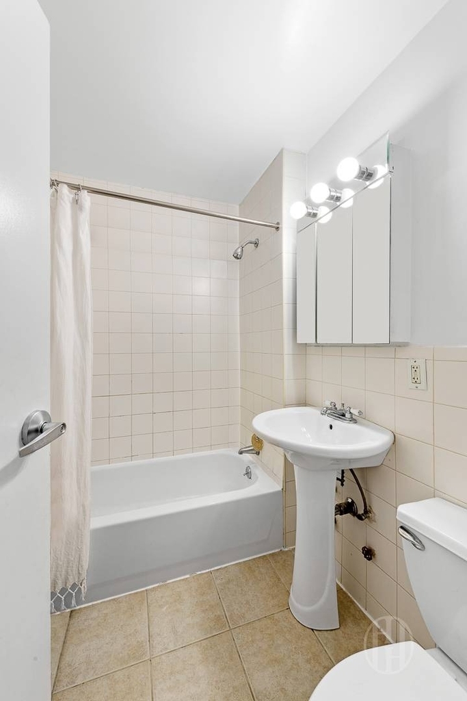 352 Cathedral Parkway - Photo 7