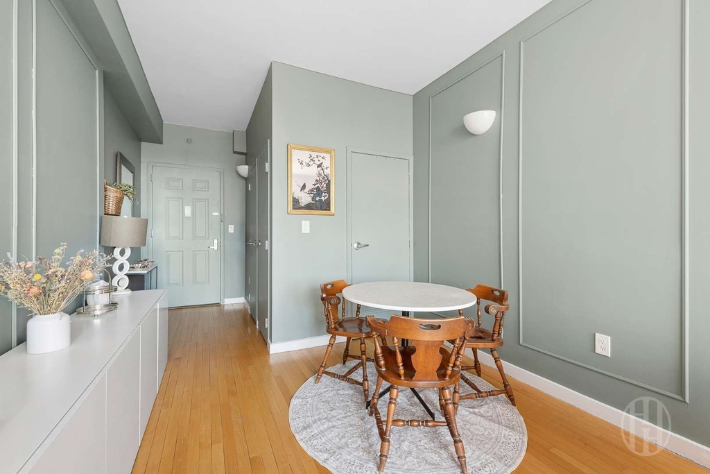352 Cathedral Parkway - Photo 1