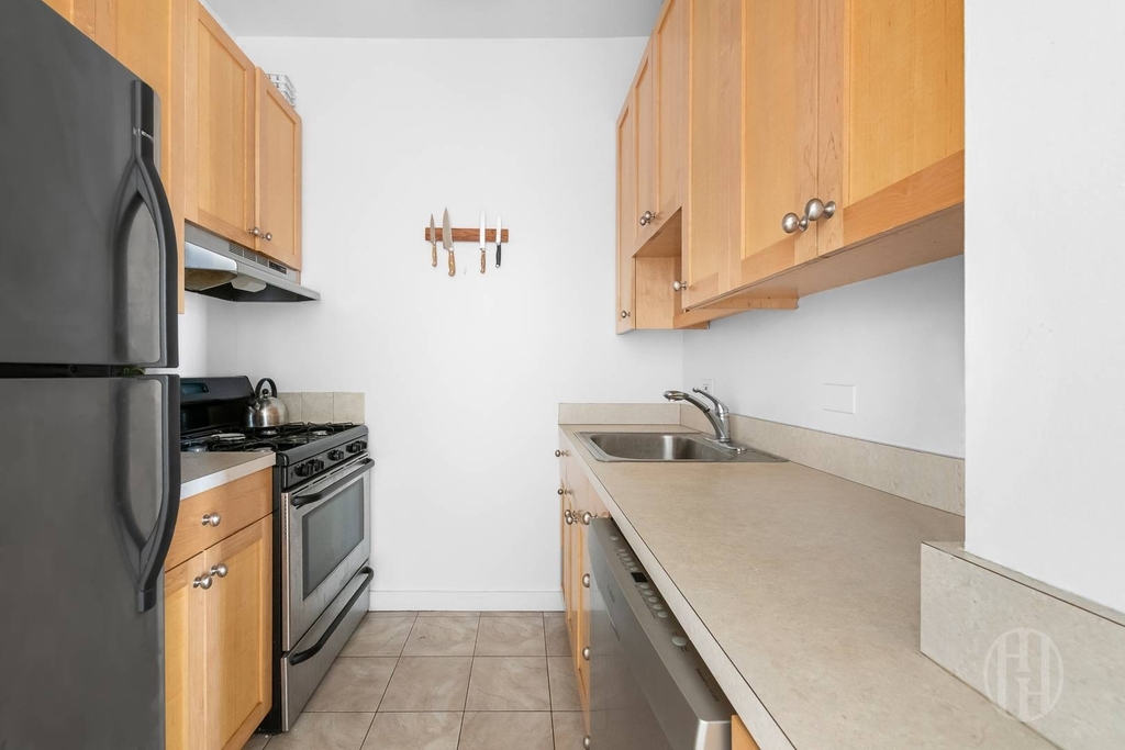 352 Cathedral Parkway - Photo 6
