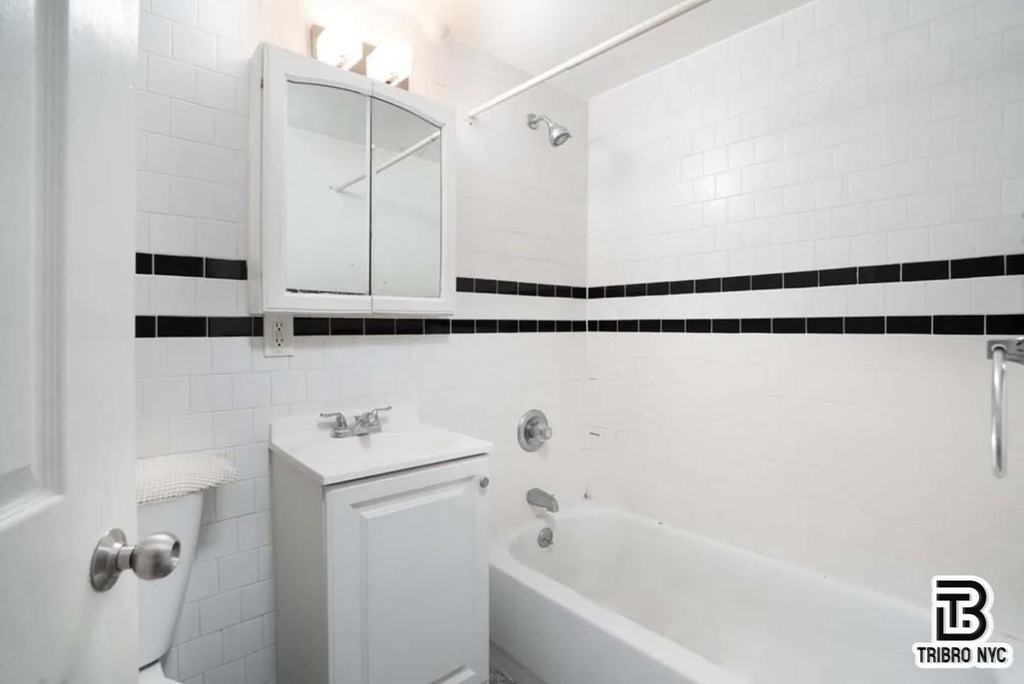 192 Bleecker Street - Photo 3