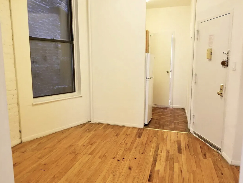 230 E 25th Street - Photo 1
