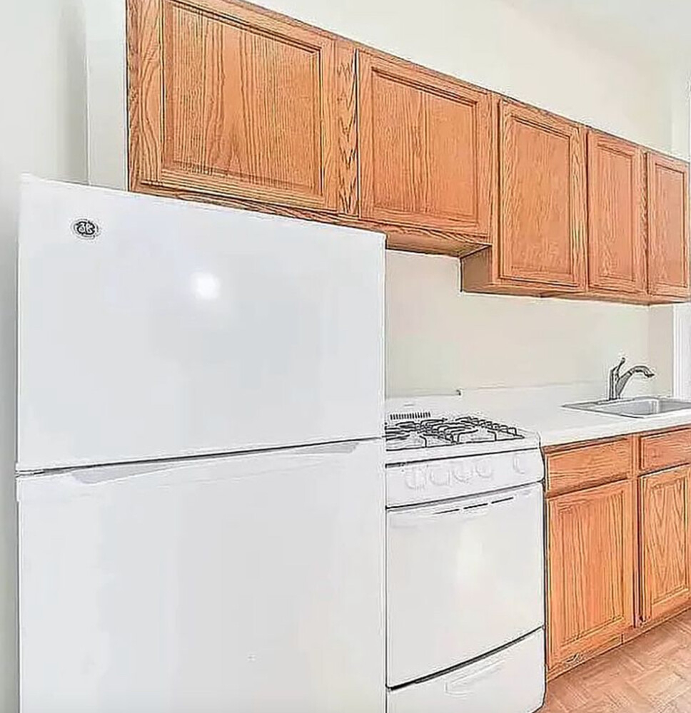230 E 25th Street - Photo 2