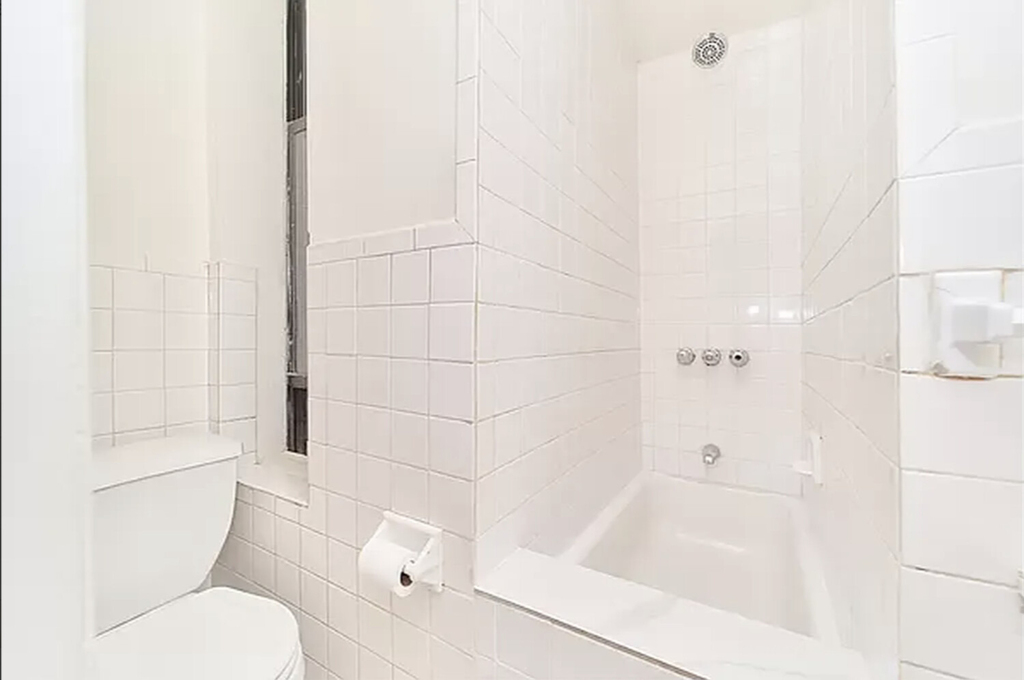 230 E 25th Street - Photo 4