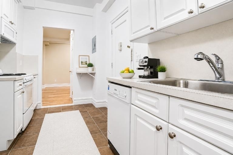900 W End Avenue - Photo 2