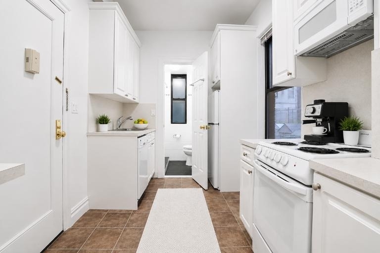 900 W End Avenue - Photo 1