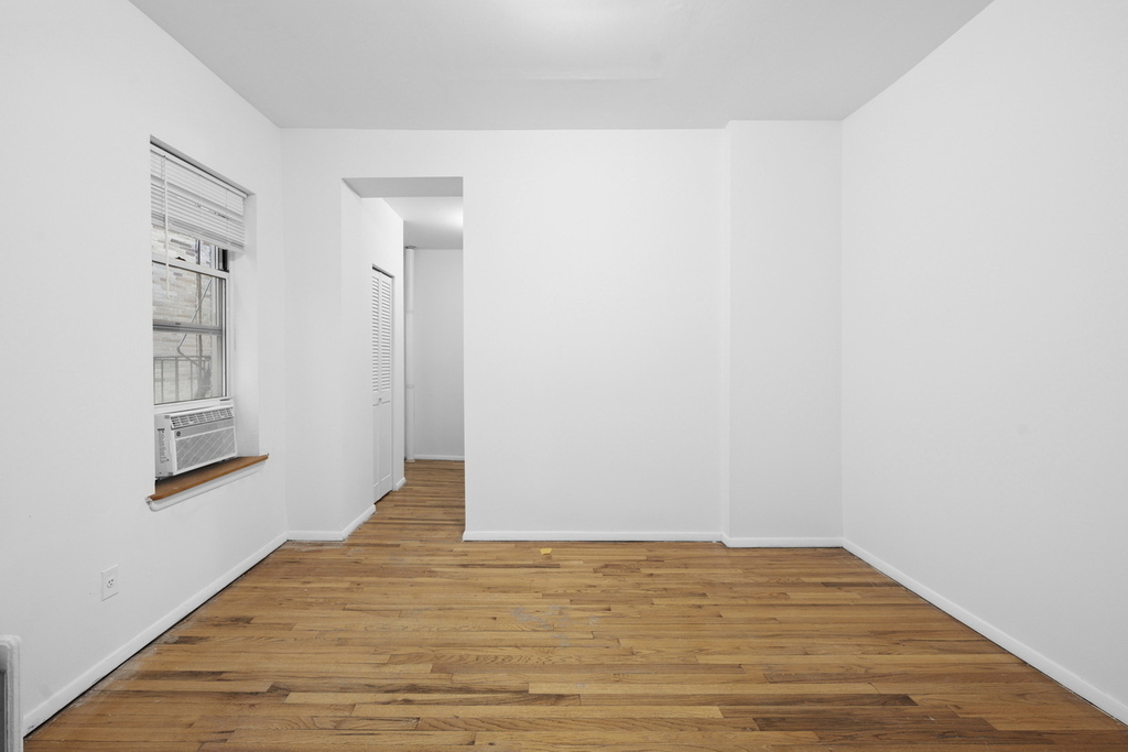 320 E 49th Street - Photo 2