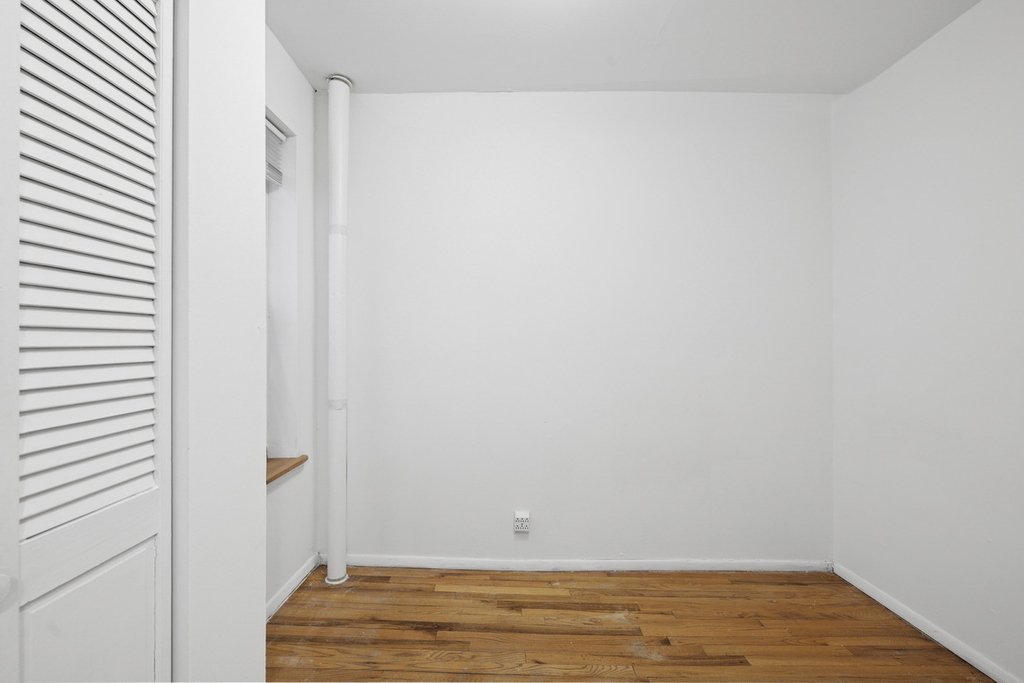 320 E 49th Street - Photo 4