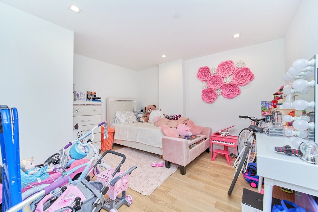 264 Webster Avenue - Photo 6