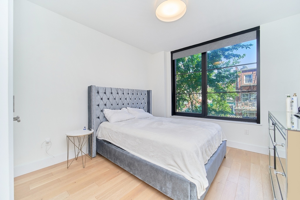 264 Webster Avenue - Photo 3