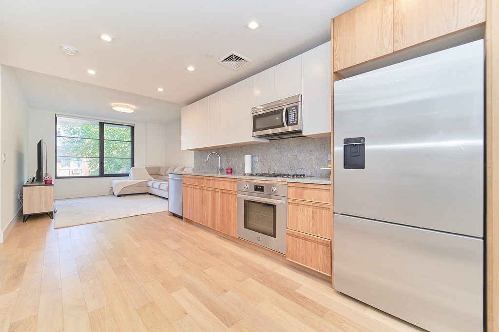 264 Webster Avenue - Photo 0