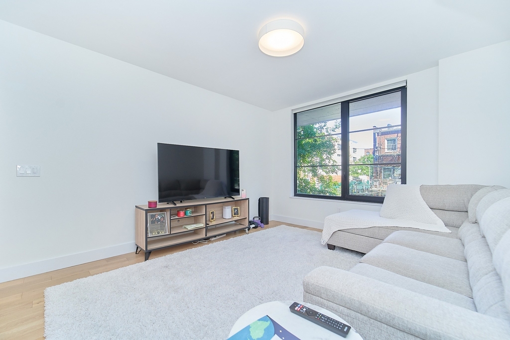 264 Webster Avenue - Photo 2