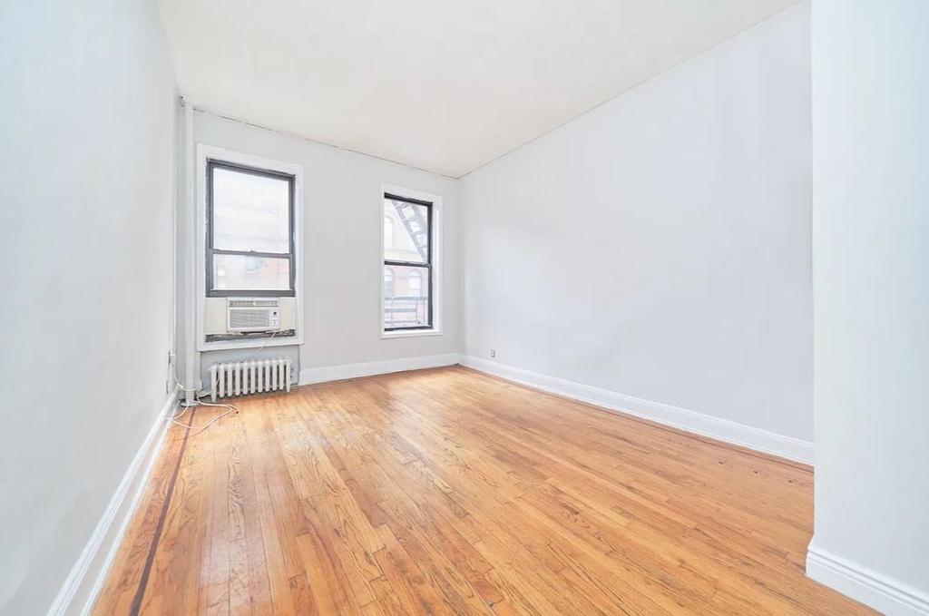 331 W 43rd Street - Photo 1