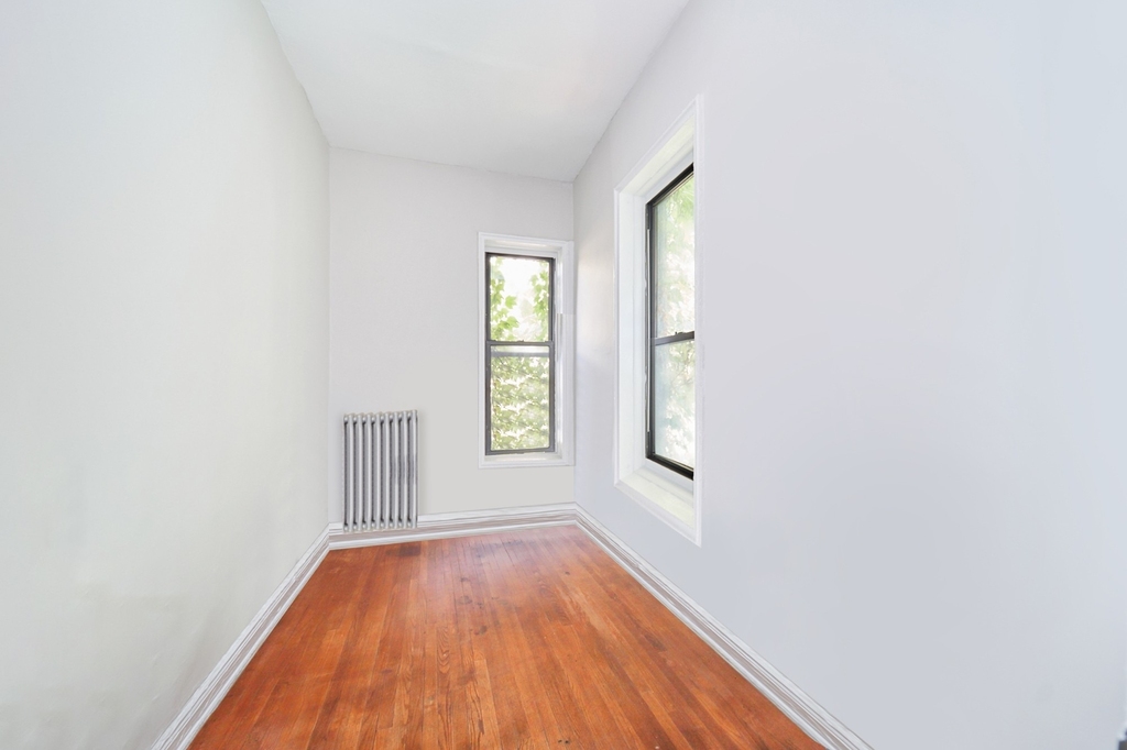 331 W 43rd Street - Photo 5