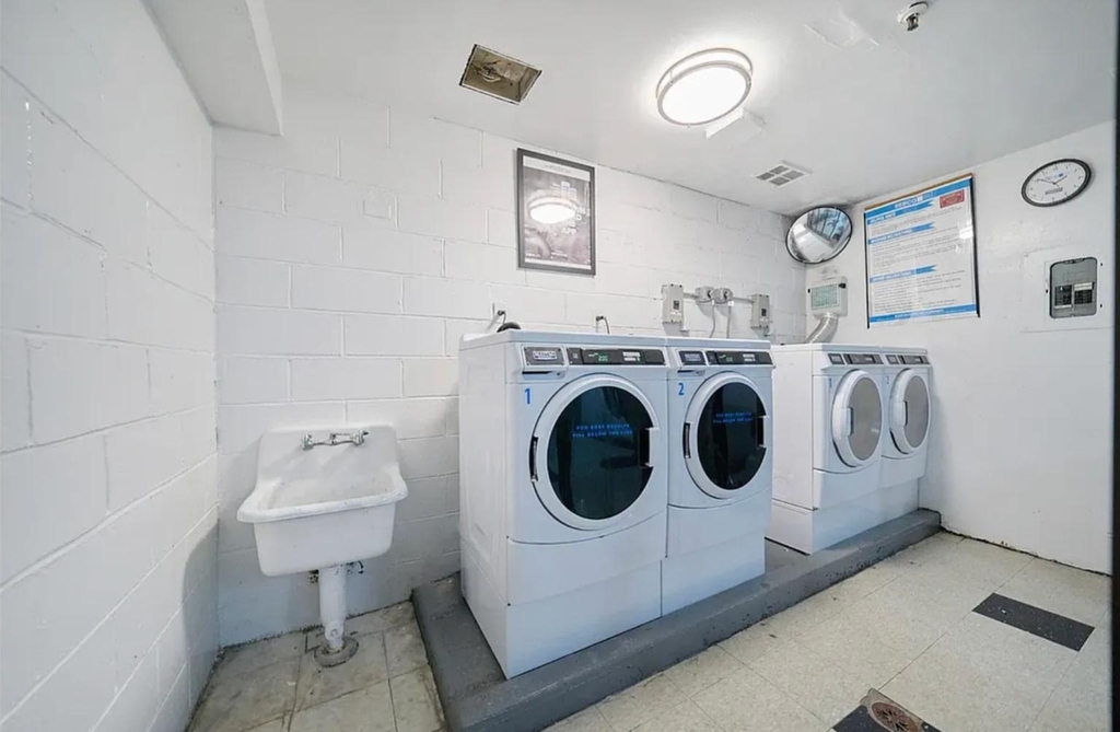 331 W 43rd Street - Photo 9