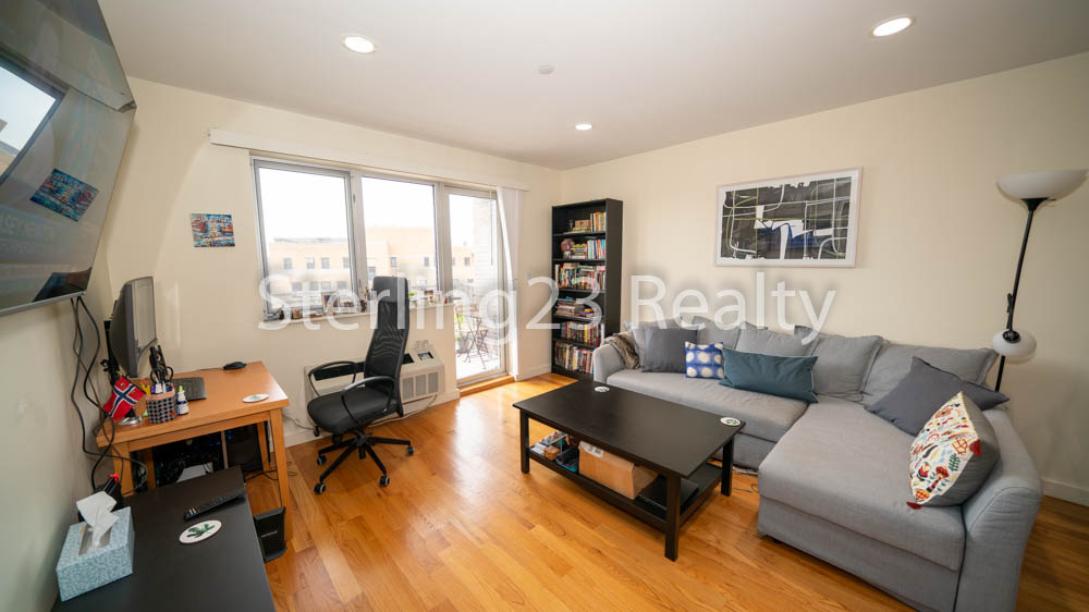 23-15 Astoria Boulevard - Photo 3