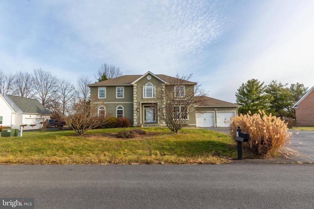 180 Muirfield Court - Photo 1