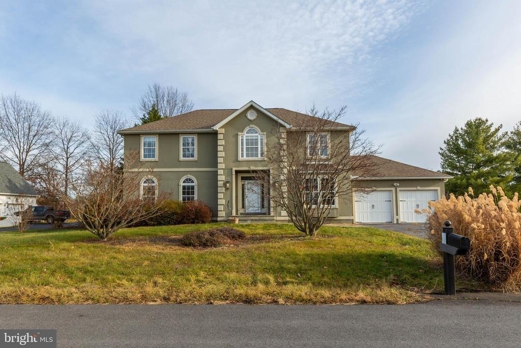 180 Muirfield Court - Photo 0