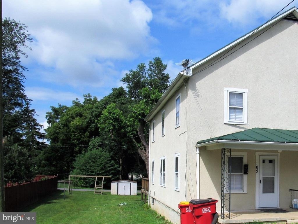 105 George Street N - Photo 1