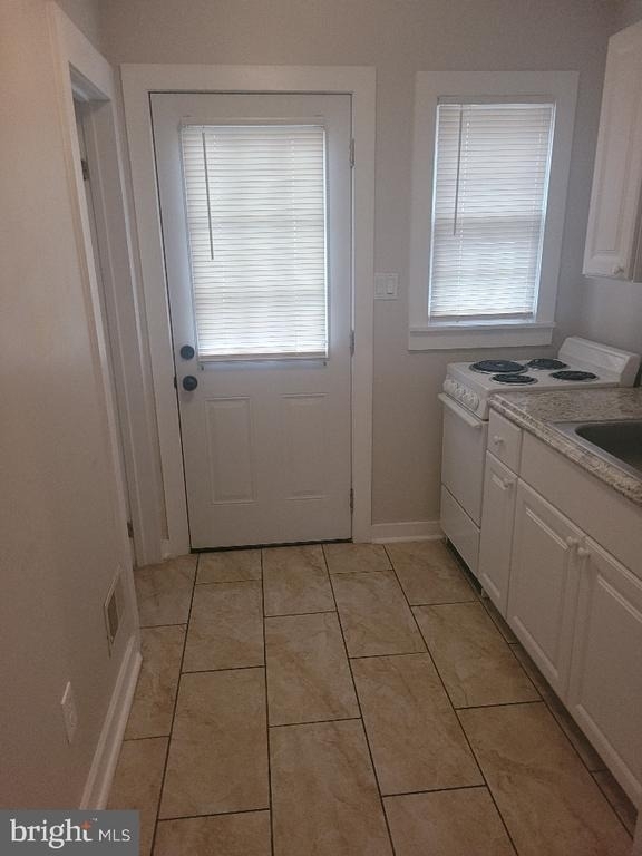 129 E Germain Street - Photo 2