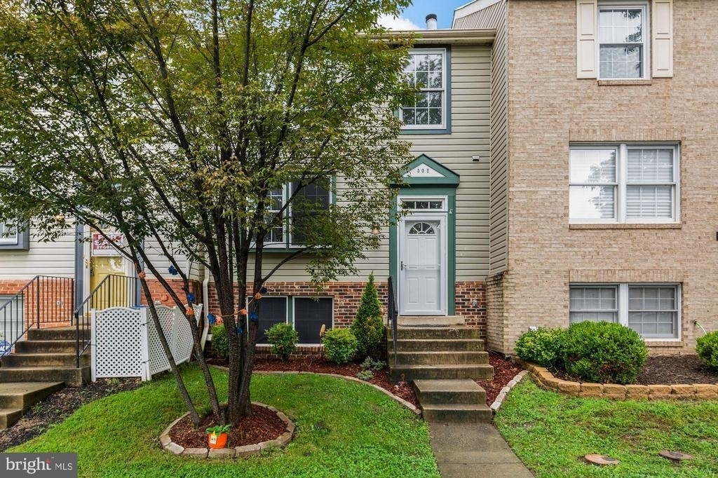 302 Ridgecrest Court - Photo 0