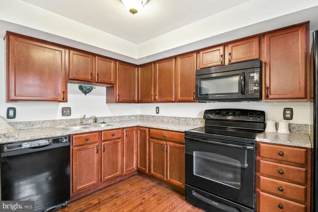 302 Ridgecrest Court - Photo 1
