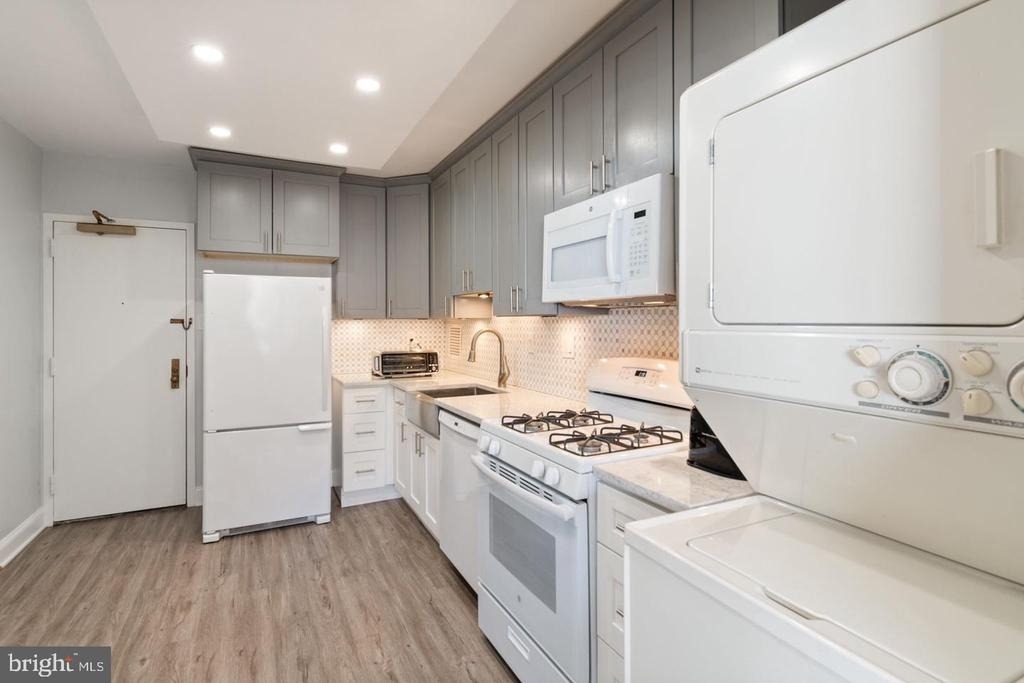 3705 S George Mason Drive - Photo 8