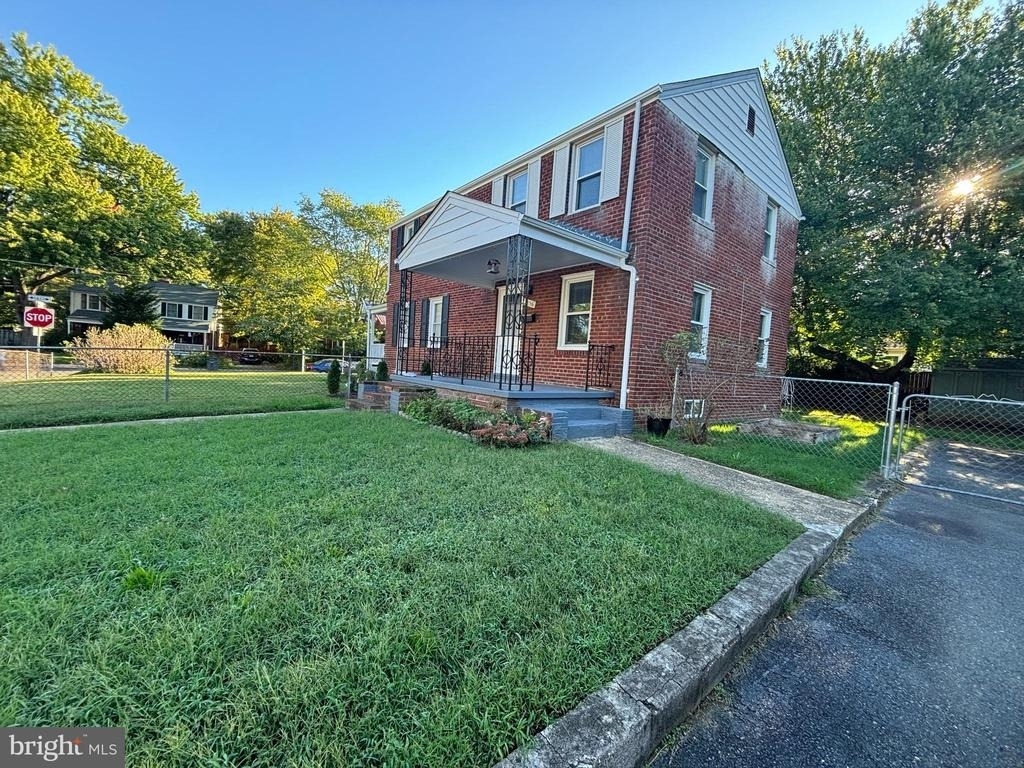 2856 Fairhaven Avenue - Photo 0