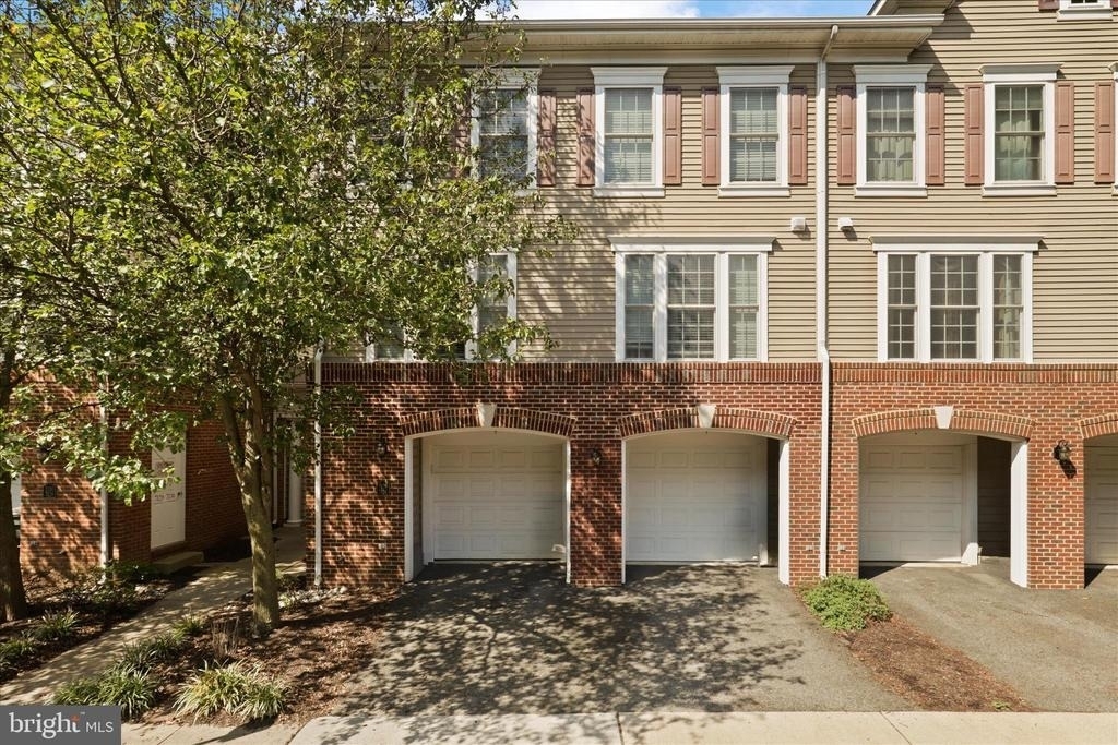 7124 Huntley Creek Place - Photo 0